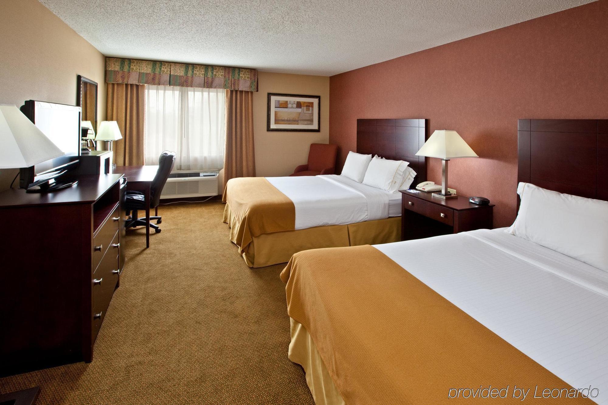 Holiday Inn Express Hotel & Suites Cincinnati-North/Шаронвілл Номер фото