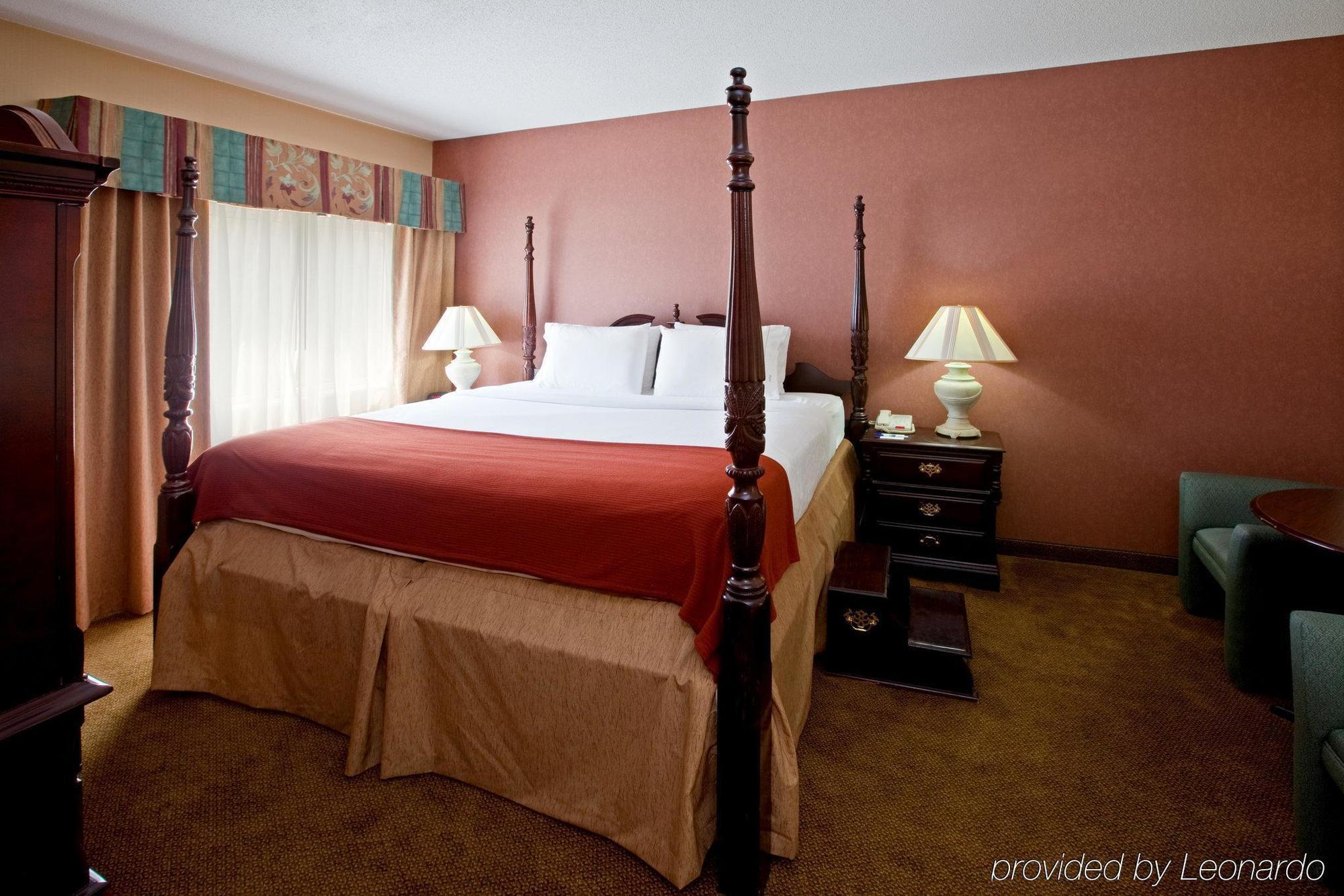 Holiday Inn Express Hotel & Suites Cincinnati-North/Шаронвілл Екстер'єр фото
